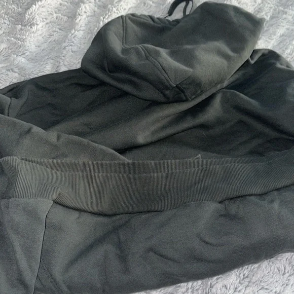Alo Yoga - Accolade Hoodie Charcoal green, UNISEX, size; M in, worn once. EUC. - Picture 12 of 15